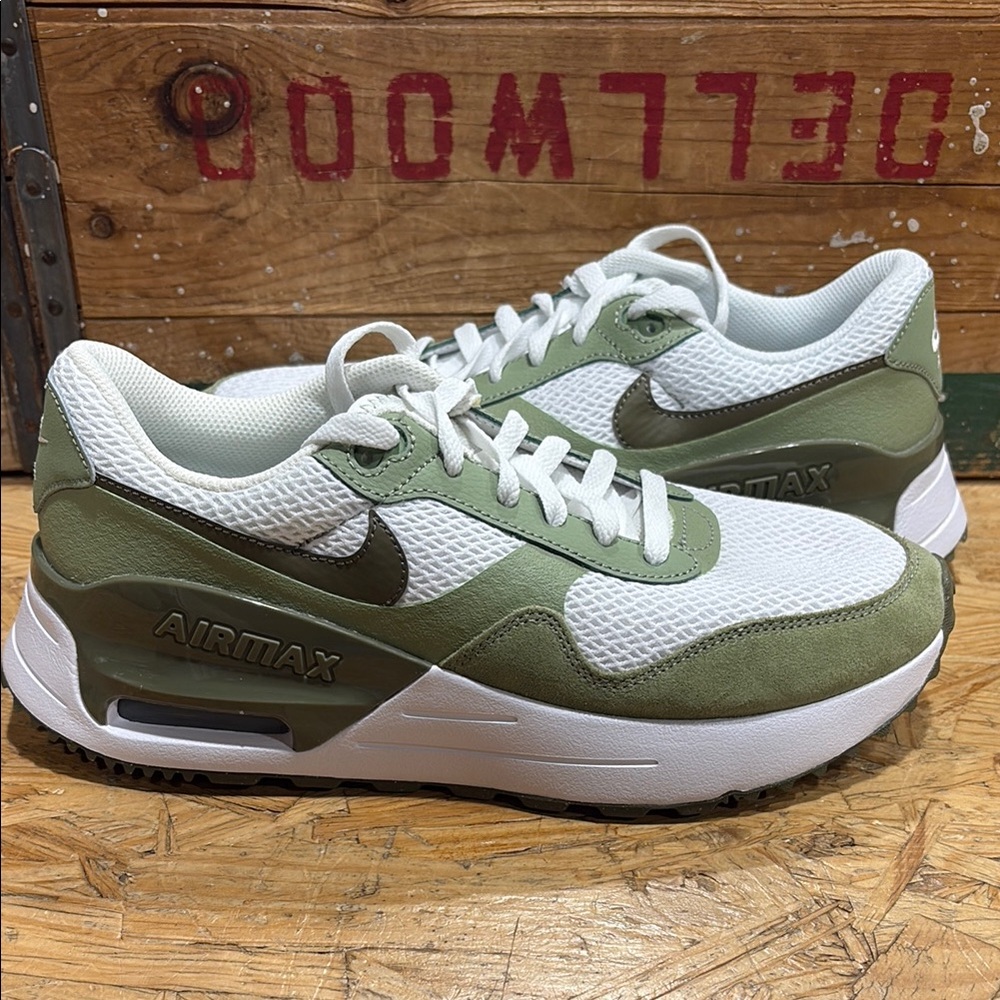 Nike Air Max White and Green Sneakers